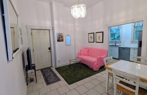 Fan District Wohnung | Live in the Fan! Apt: 2B + Parking in an Italianate on Grace, near everything!