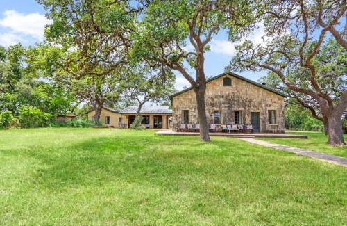 Spring Branch Haus | Live Oak Ranch