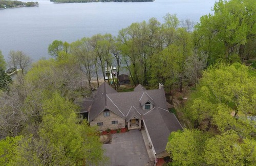Madison Lake Haus | Living Large on Lake Front Luxury