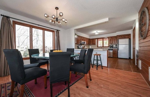 Barium Springs Haus | LKN Lakefront*Dock*Hot Tub*Pet Friendly*EV Charger