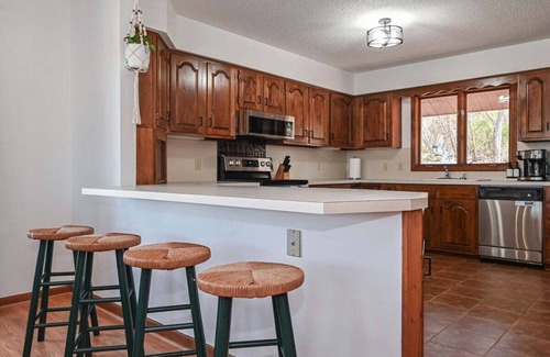 Barium Springs Haus | LKN Lakefront*Dock*Hot Tub*Pet Friendly*EV Charger