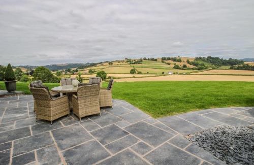 Montgomery Haus | Llety Cariad