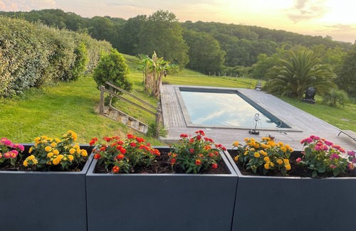 Briscous Haus | Loasis Basque Maison spa Piscine 20 Minutes des Plages de Biarritz