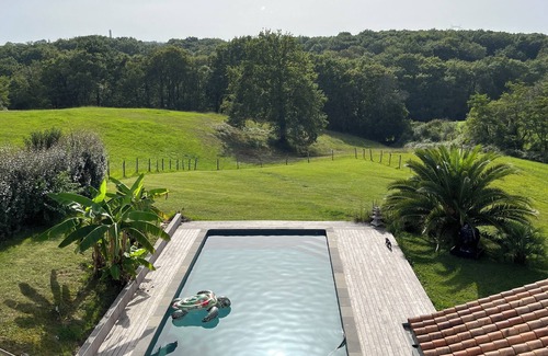 Briscous Haus | Loasis Basque Maison spa Piscine 20 Minutes des Plages de Biarritz