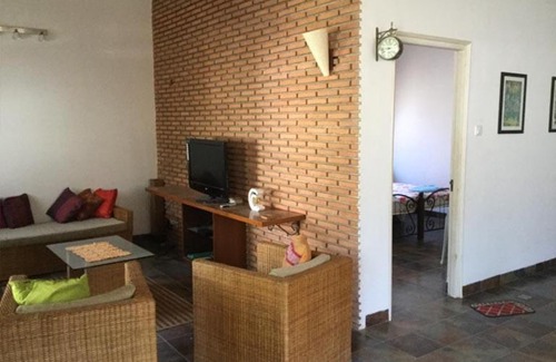 Mangeshi Haus | Lobo Abode
