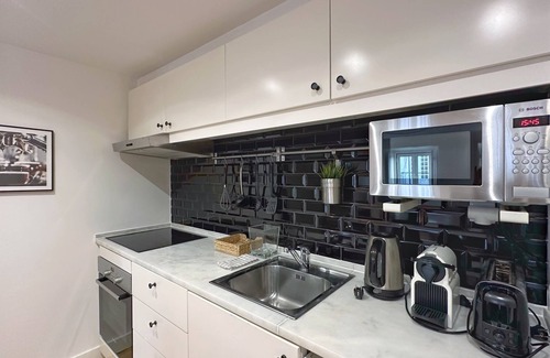 Santos Wohnung | Local friendly up to 6 person apartment in the city center of Lisbon