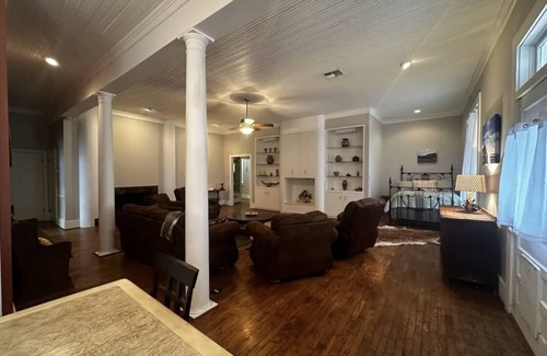 Hondo Wohnung | Located in historic downtown with easy access to many local attractions.