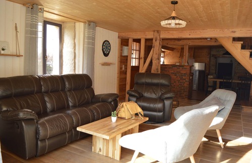 Ney Haus | Located in the heart of the Jura, close to lakes and waterfalls!