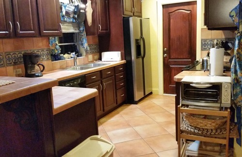 Hudson Haus | Das Hotel liegt am Kanal, 5 Minuten vom Golf entfernt. Senioren willkommen. Verfügbar 1/19