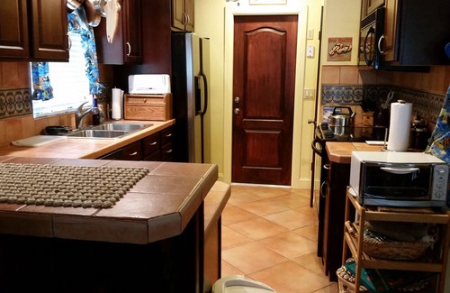 Hudson Haus | Das Hotel liegt am Kanal, 5 Minuten vom Golf entfernt. Senioren willkommen. Verfügbar 1/19