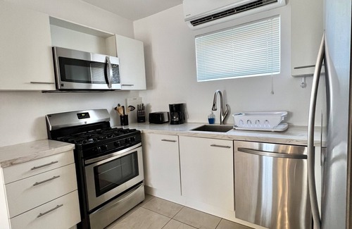 Sabana Liber Villapark Eigentumswohnung | Brandneue 3 Schlafzimmer 2 Badezimmer Haus mit großem Pool Minuten von Palm Beaches