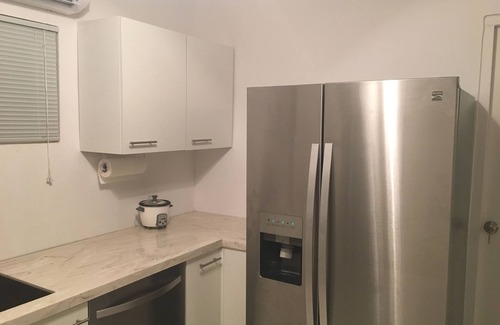 Sabana Liber Villapark Eigentumswohnung | Brandneue 3 Schlafzimmer 2 Badezimmer Haus mit großem Pool Minuten von Palm Beaches