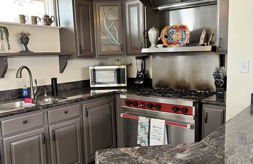 West Old Town Haus | Located within in Old Town Albuquerque Walking Distance to shops and museums