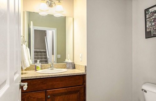 Notre Dame Haus | Location! Beautiful Townhome- Only 2 blocks to Notre Dame-sleep 10