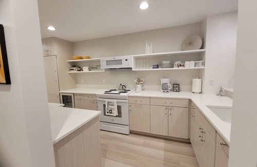 Oak Bluffs Eigentumswohnung | Location , Location , Location ! Walking distance to the beach.