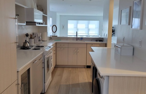 Oak Bluffs Eigentumswohnung | Location , Location , Location ! Walking distance to the beach.