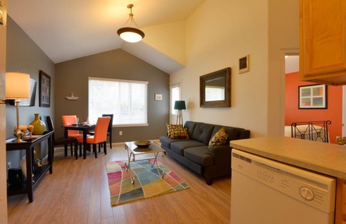 Old Bend Wohnung | ORT! ZU FUSS IN DIE STADT UND ZUR ALTEN MÜHLE - EIN SCHLAFZIMMER, EIN BLOCK VOM FLUSS ENTFERNT