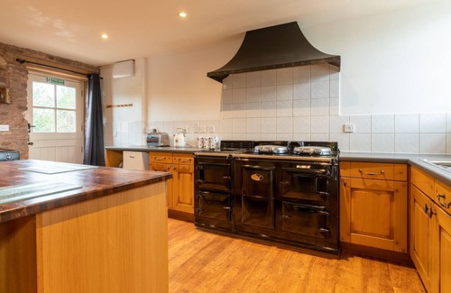 Lydney Haus | Lodge Barn, Forest of Dean - sleeps 18 guests in 9 bedrooms