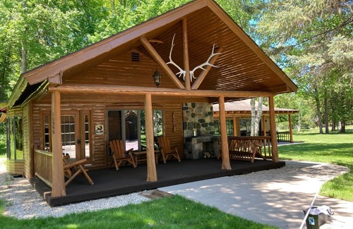 Williamsburg Kabine | Schöne und friedliche Log Lodge in der Nähe von Traverse City