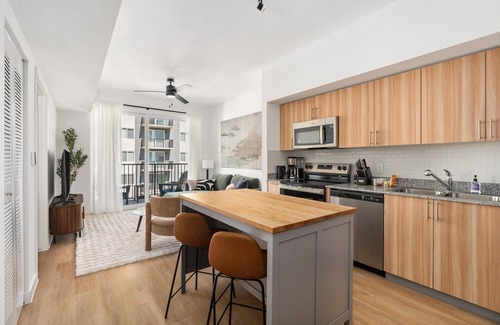 Addicks Wohnung | Lodgeur | Stylish 1BR w/ balcony | Energy Corridor
