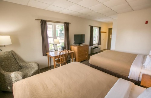 Berlin Hotel | Lodging on the Square