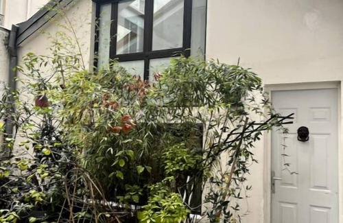 Saint-Vincent-de-Paul Wohnung | Loft Parisien Élégant - Paris 10ème
