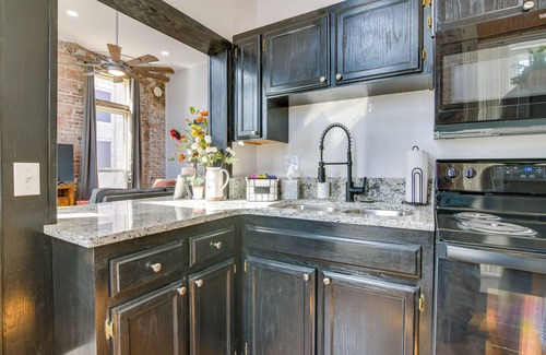 Monett Wohnung | Loft-Style Apt in Dtwn Monett: Pets Welcome!