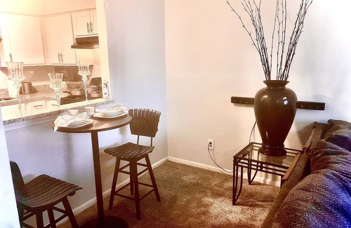 Clarkston Wohnung | loft style unit... perfect for a relaxing getaway,15 min from shopping and more!