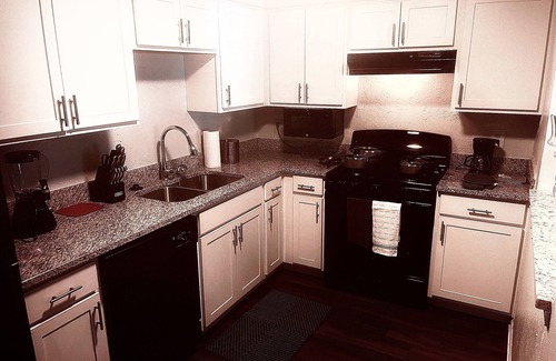 Clarkston Wohnung | loft style unit... perfect for a relaxing getaway,15 min from shopping and more!