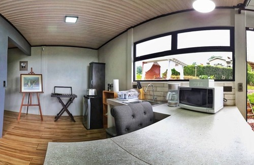 Roble Hütte | Loft y Jacuzzi Villa Guadalupe. Ubicado en Poás de Alajuela, Costa Rica