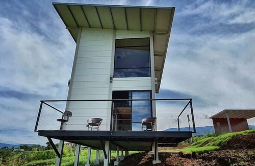 Roble Hütte | Loft y Jacuzzi Villa Guadalupe. Ubicado en Poás de Alajuela, Costa Rica