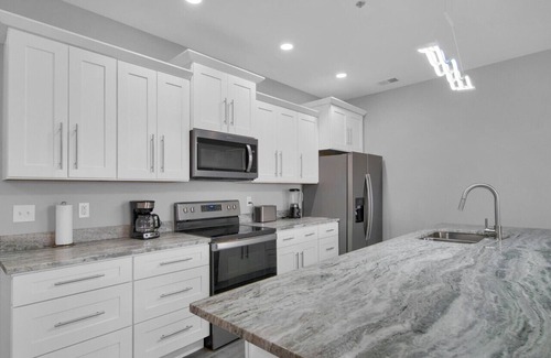 Port Huron Wohnung | Lofty Riverview Retreat - Great views & downtown!