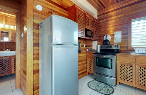 Caye Caulker Hütte | NEUE AUFLISTUNG! Hoher Raum mit privater Veranda und 10 Gehminuten in die Stadt!