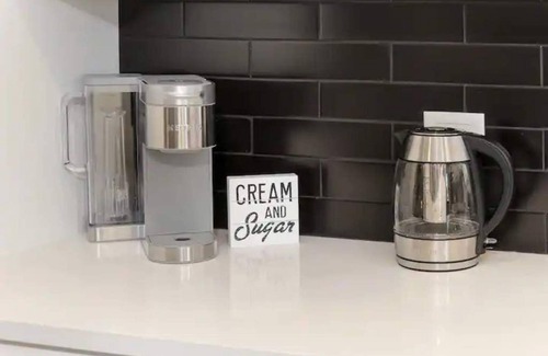 Summit Haus | Lofty Urban Retreat