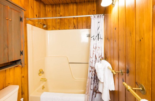 Preston Kabine | Log cabin, 5 min to casino with pond, Private!