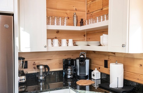 Twin Mountain Kabine | Brandneues, gemütliches Coventry-Blockhaus. Haus mit 3 Schlafzimmern und 2 Bädern für 6 Personen