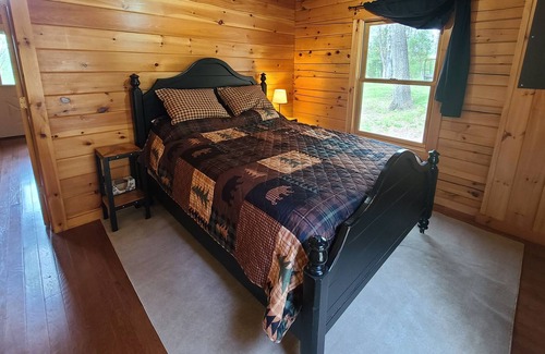 Trigg County Kabine | Log Cabin get away in Cadiz, KY area with multiple recreation areas near by.