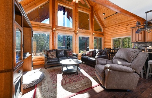 Cascade Kabine | Log Cabin Getaway: WIFI, GameRoom, Firepit, pets OK!