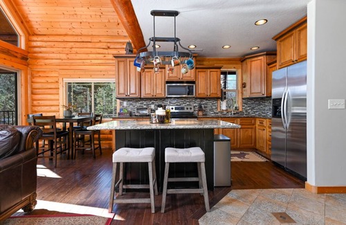 Cascade Kabine | Log Cabin Getaway: WIFI, GameRoom, Firepit, pets OK!