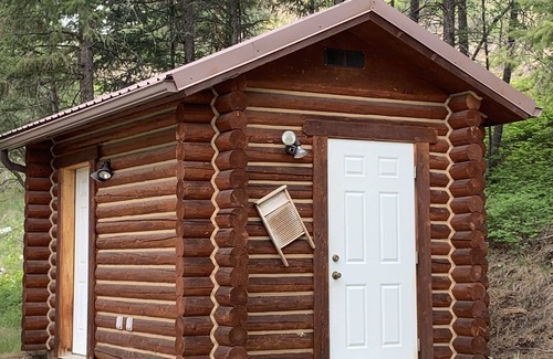 Conner Haus | Log cabin in the bitterroot mountains