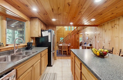 Franconia Haus | Log Cabin in the mountains near skiing, hiking & fishing
