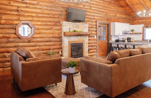 Suplee Kabine | log cabin in the woods 3-bedroom cabin with pool table and WiFi in Honey Brook