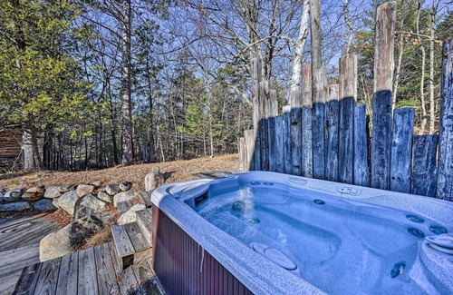 Wilmington Hütte | Log Cabin in Wilmington w/ New Hot Tub By Skiing!