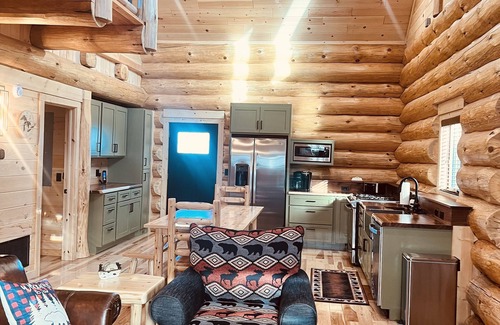 Levering Kabine | Log Cabin located in Northern Michigan just minutes from Lake Michigan.