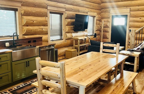 Levering Kabine | Log Cabin located in Northern Michigan just minutes from Lake Michigan.