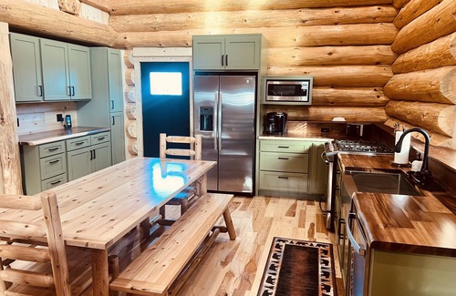 Levering Kabine | Log Cabin located in Northern Michigan just minutes from Lake Michigan.