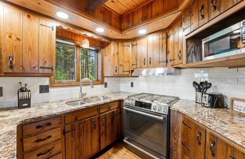 Bigfork Haus | Log Cabin Lookout