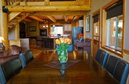 Columbia Falls Kabine | Blockhaus auf Ackerland in der Nähe von Meadow Lake Resort