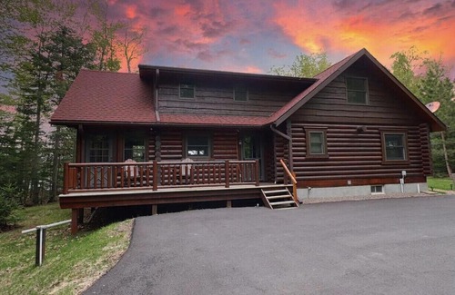 St Germain Haus | Log Cabin on Lake-3 Acres of Total Seclusion