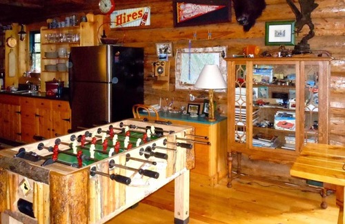 Columbia Falls Haus | Log Cabin on Spoon Lake Near Glacier National Park